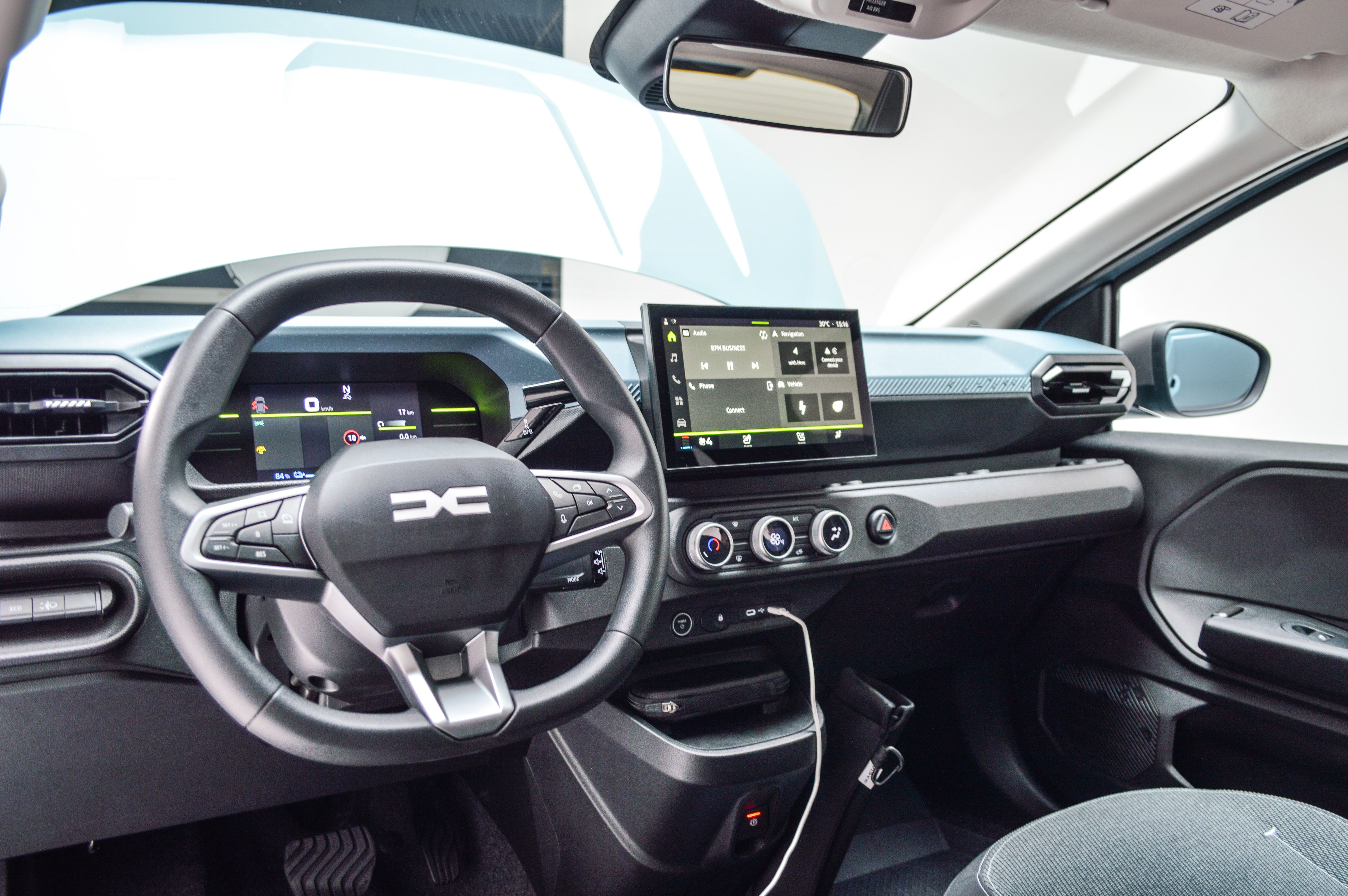 FOTO | Aceasta este noua Dacia Spring. Ce autonomie are, cât costă și cât de mare este noua Dacia electrică - Poza 25