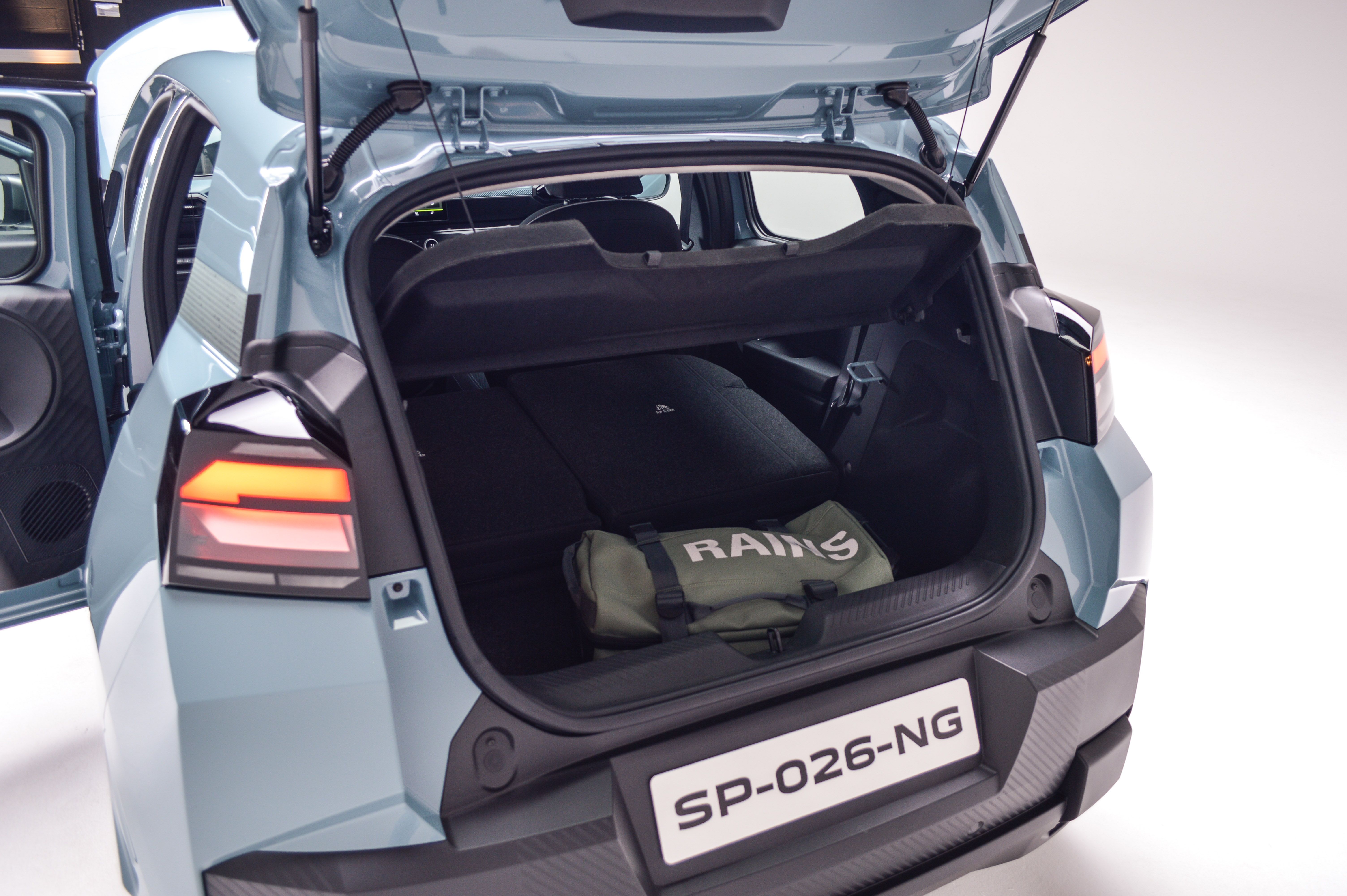 FOTO | Aceasta este noua Dacia Spring. Ce autonomie are, cât costă și cât de mare este noua Dacia electrică - Poza 36