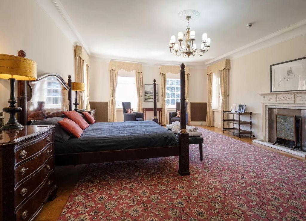 GALERIE FOTO | Bob Dylan își vinde castelul din Scoția, o adevărată "žbijuterie" de 3,5 mili - Imagine 14