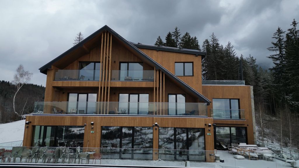 GALERIE FOTO | A fost inaugurat un nou proiect turistic de lux în inima Bucegilor - Imagine 25