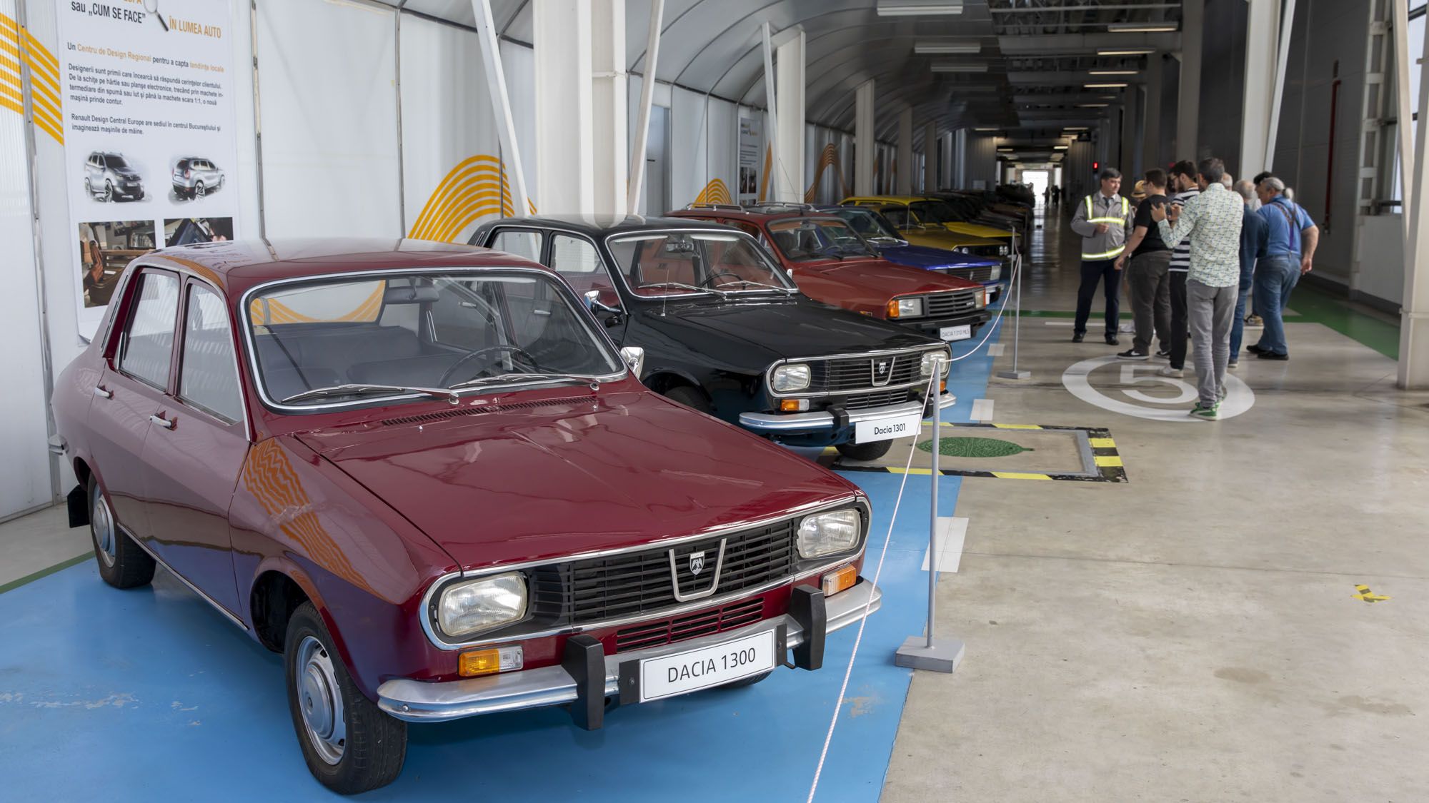 [FOTO] Colecția Dacia de care puțini știu: De la Dacia Logan prezentată de Iliescu și până la limuzina lui Ceaușescu