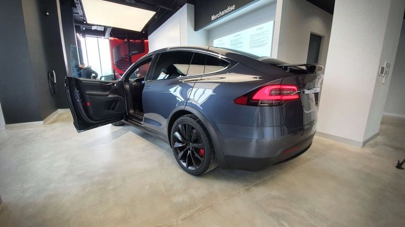 Partidul lui Ponta a cumpărat Tesla Model X de 133.000 de euro din bani publici