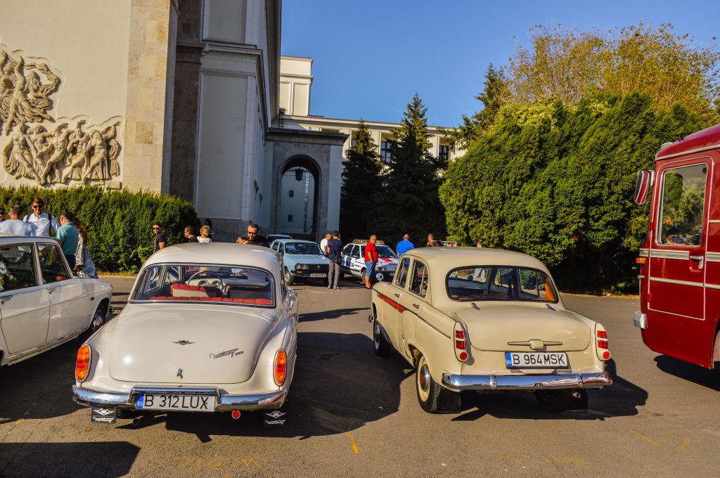 GALERIE FOTO | Mașinile comunismului au făcut baie de mulțime la Operă - Imagine 23