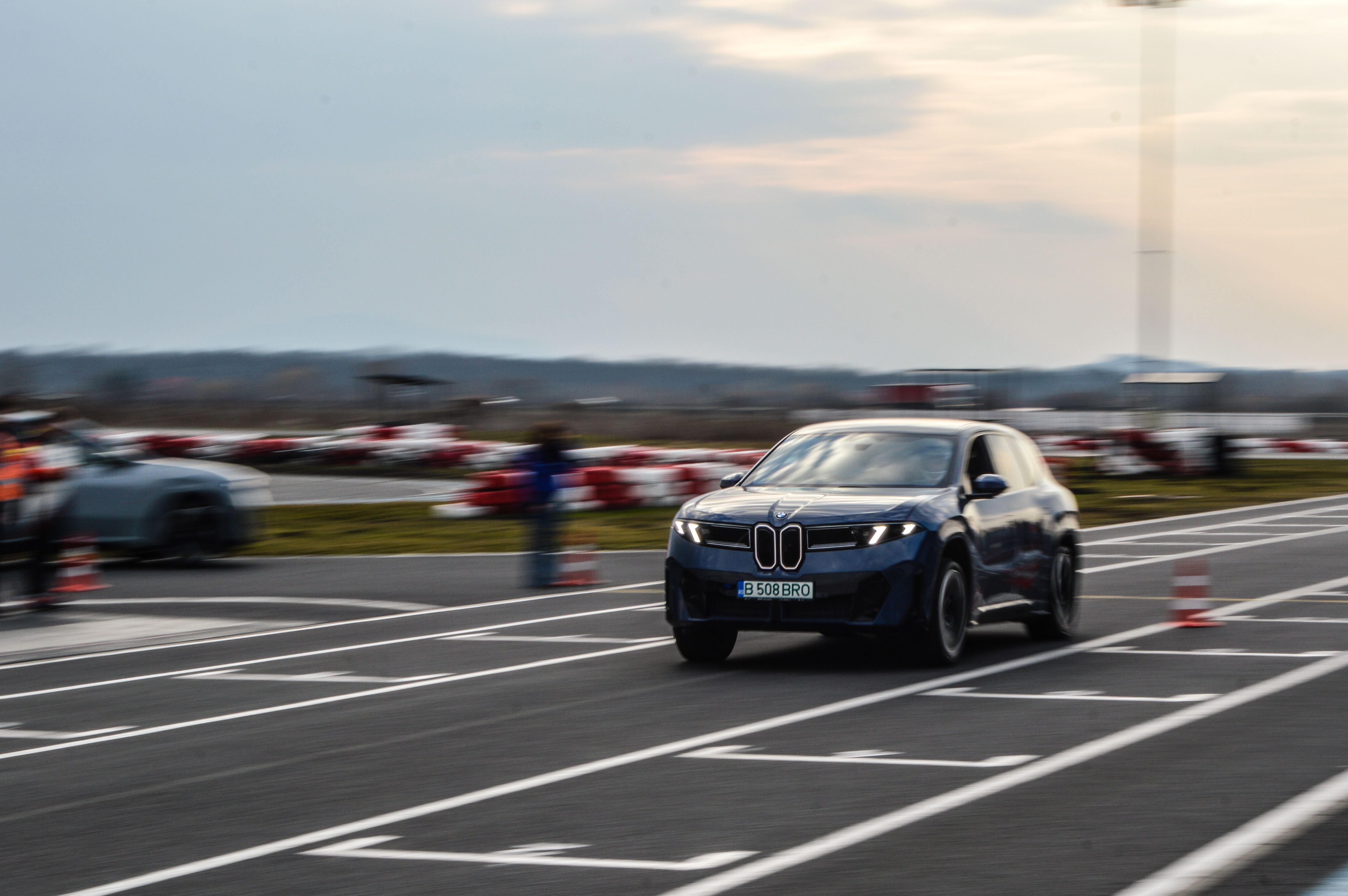 Prim contact cu BMW iX3: La volanul ‘Noii Clase’ de modele ale bavarezilor - Poza 18