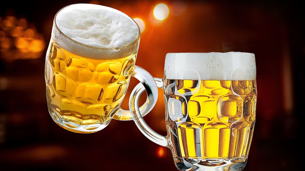 Un miliardar polonez, interesat sa cumpere activele SABMiller din Europa de Est, inclusiv Ursus Breweries. Tranzactia, estimata la 5-7 mld. euro