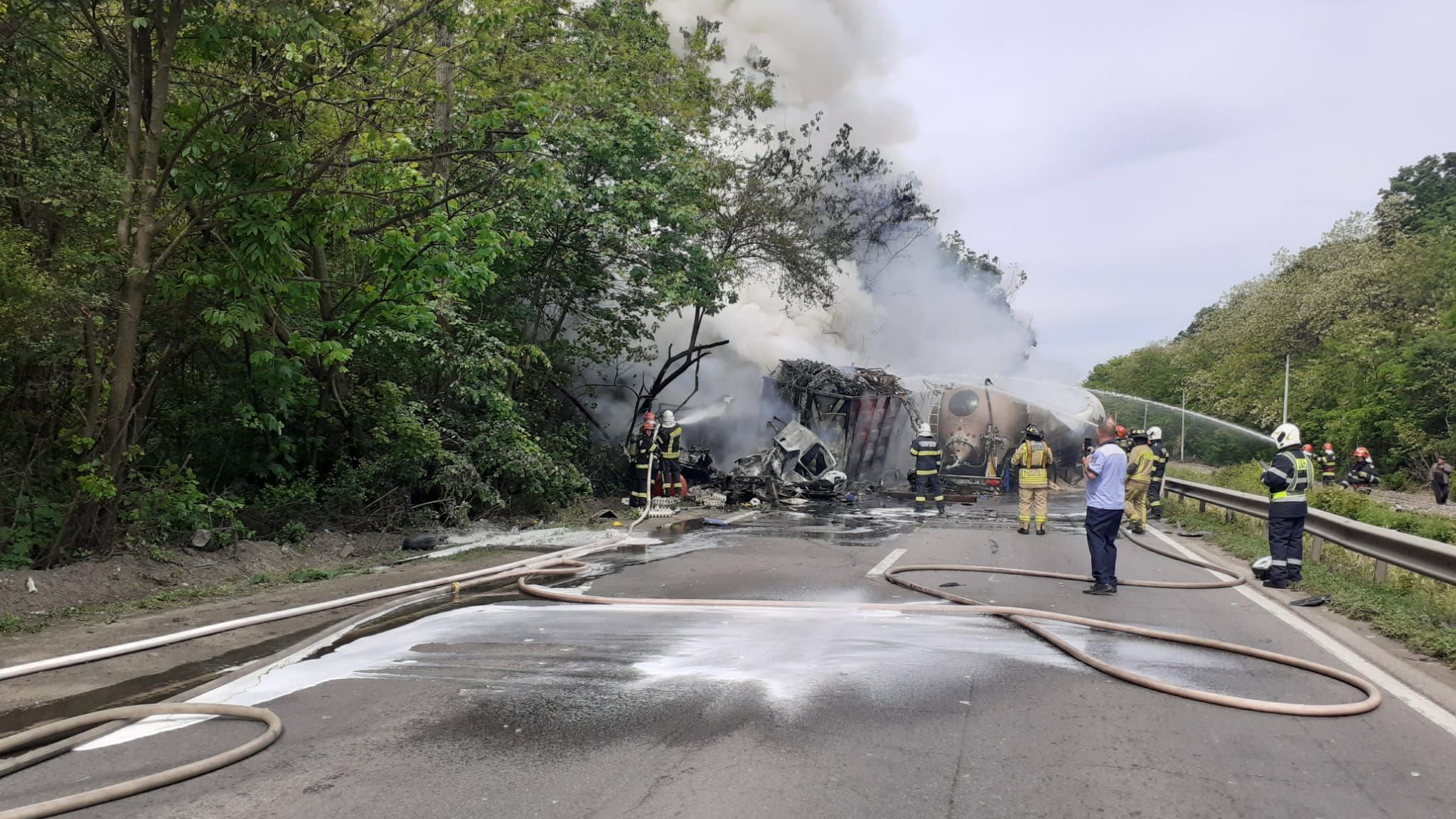 Circulație oprită pe Centura Capitalei: accident periculos între un TIR și o cisternă