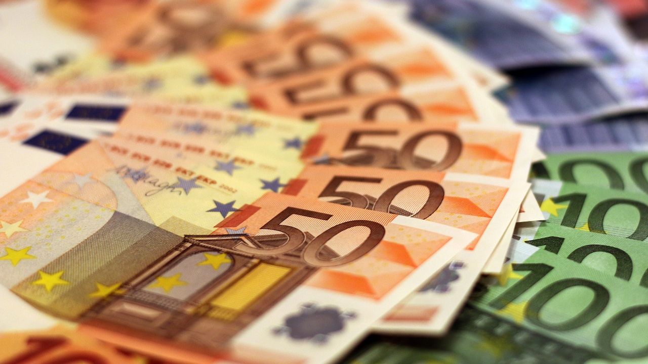 Oficial: Bulgaria va trece la euro de la 1 ianuarie 2024. Care este situația României
