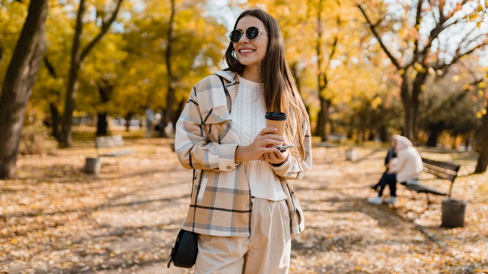 Cum adaptezi stilul vestimentar la tranzițiile dintre anotimpuri