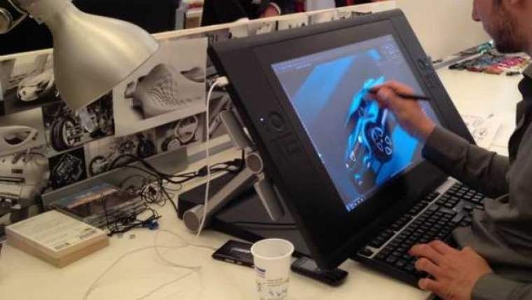 Compania Renault angajeaza 200 de persoane si pune la dispozitie 300 de posturi de internship