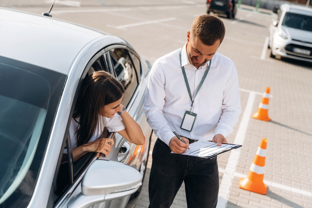 Proba poligonului ar putea reveni în examenul auto. Ce schimbări sunt propuse