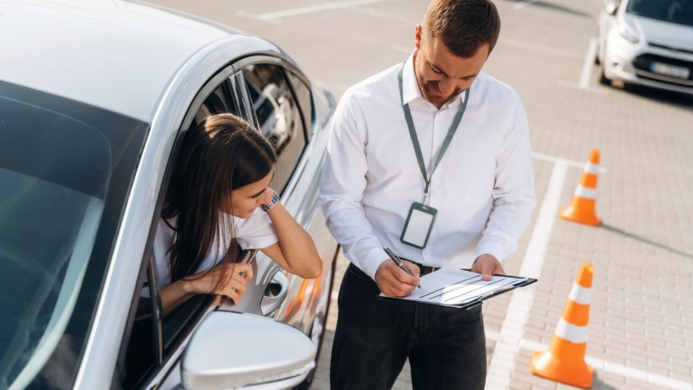 Proba poligonului ar putea reveni în examenul auto. Ce schimbări sunt propuse