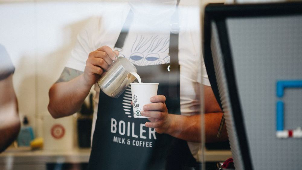 Boiler Milk&Coffee: 18 metri pătrați pentru cafea, un business deschis în pandemie și un cartier pus în mișcare