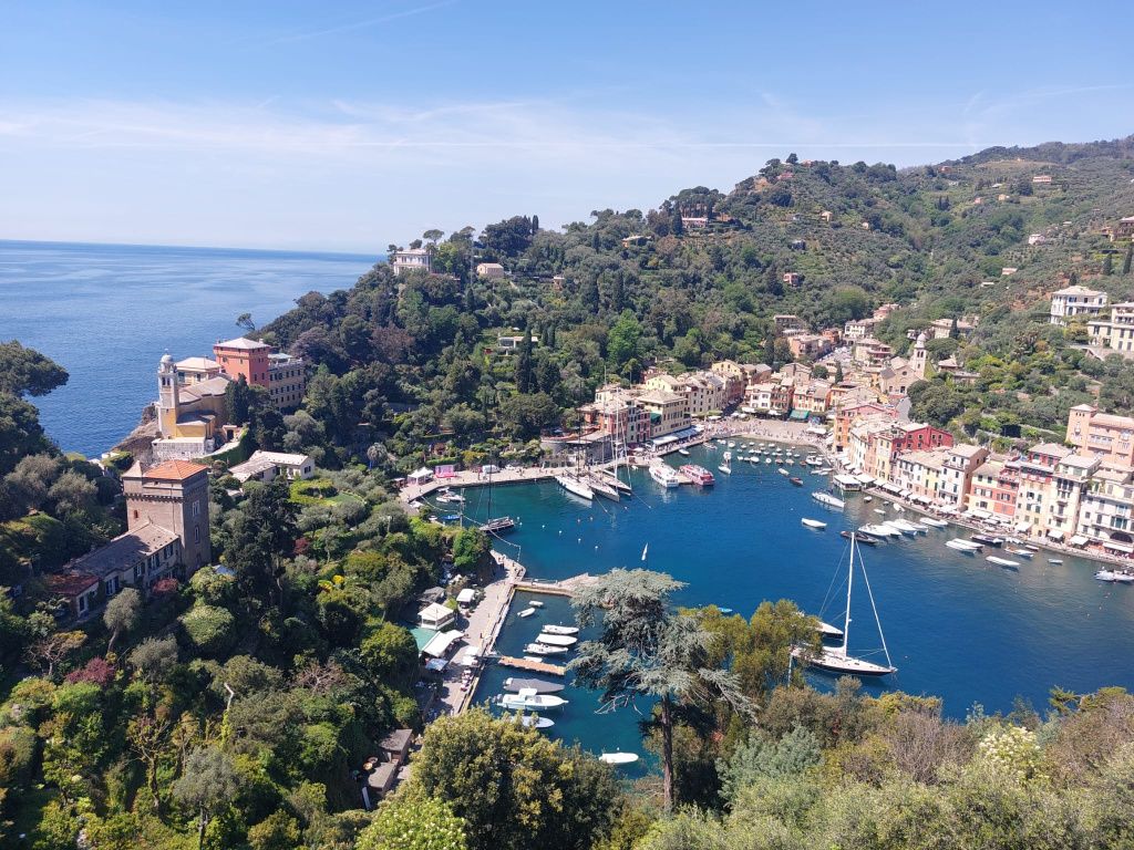 Vizită în Portofino: cum îți poți "žgăsi dragostea" pentru Riviera Italiană în orașul iu - Imagine 26