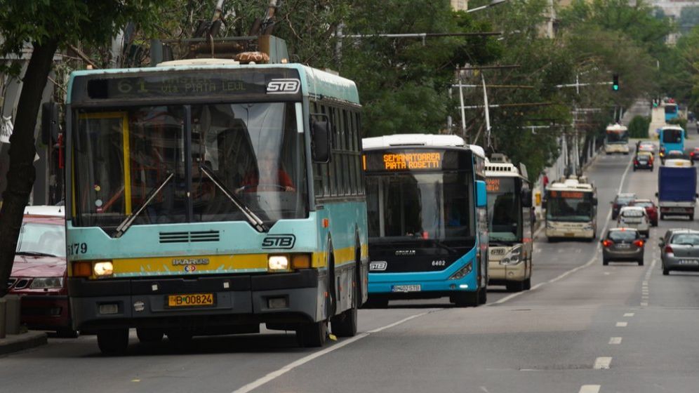 Zeci de linii de transport în comun din București vor fi deviate în zilele următoare