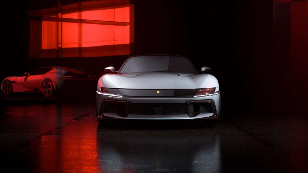 GALERIE FOTO | Ferrari a lansat un nou supercar cu motor V12 - Imagine 5