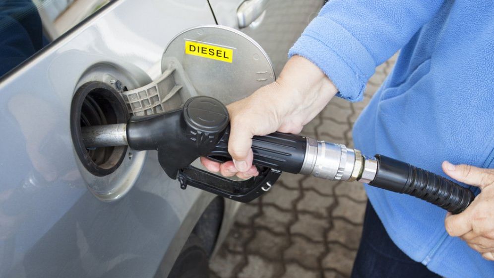 Un plin de benzina va fi mai scump cu 3-4 lei odata cu cresterea accizelor