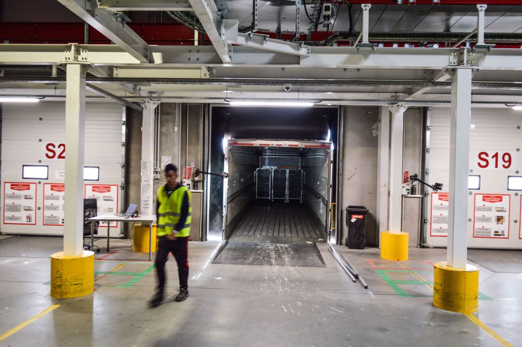 GALERIE FOTO | Cum arată cel mai mare centru logistic al Sameday - Imagine 33