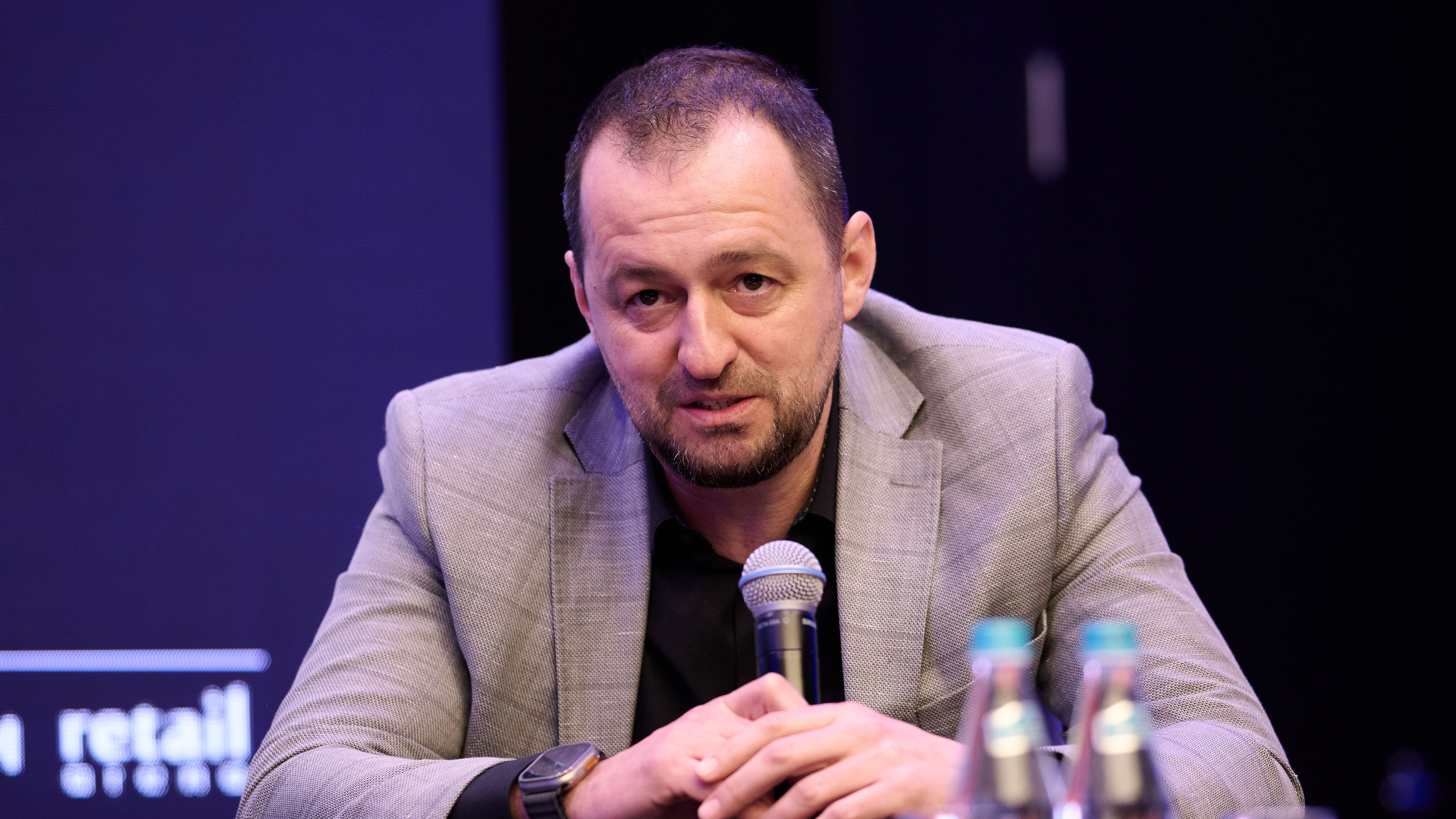 Concedierile în IT nu înseamnă că roboții au câștigat. Chirieac, Raiffeisen: „Nu pot promite o dobândă, apoi să spun că a greșit AI-ul”