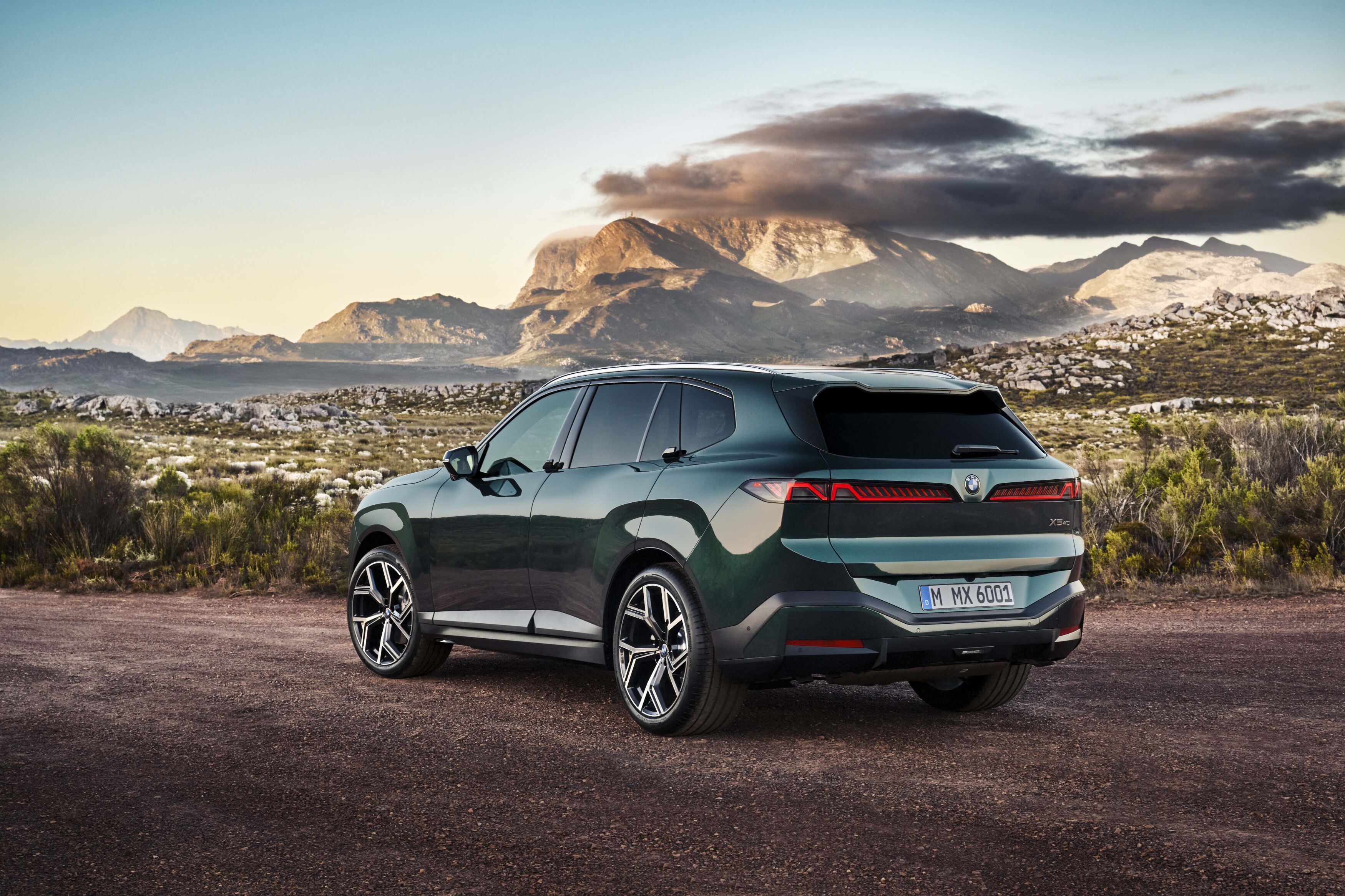 FOTO | BMW împinge X5 în era Neue Klasse la pachet cu versiunea electrică iX5 - Poza 2