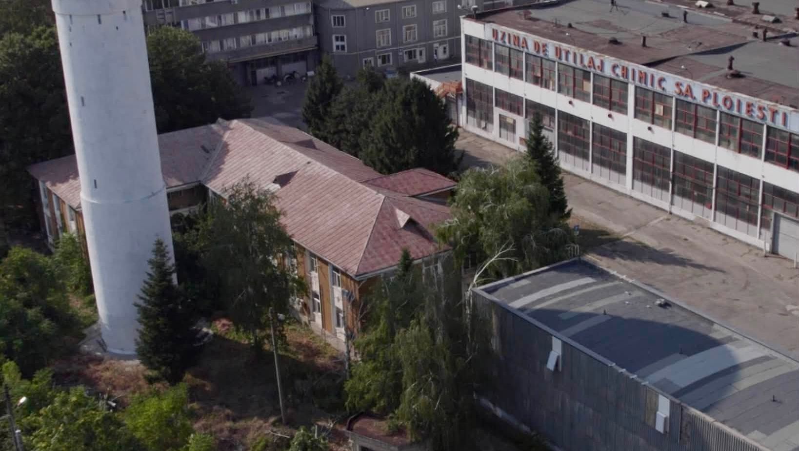 O fabrică de 100.000 mp din Ploiești devine muzeu temporar: peste 100 de artiști o transformă prin artă