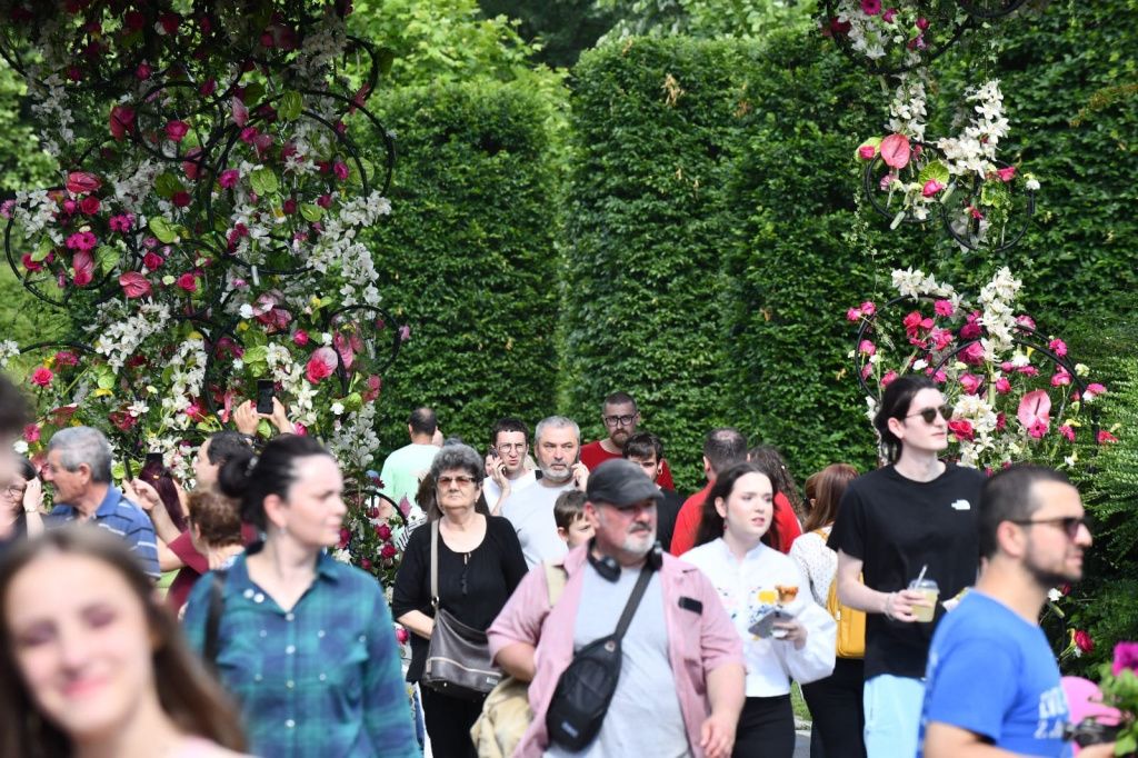 FOTO | Florile care spun povești: Ce poți vedea și când începe West Side Flower Fest - Imagine 11