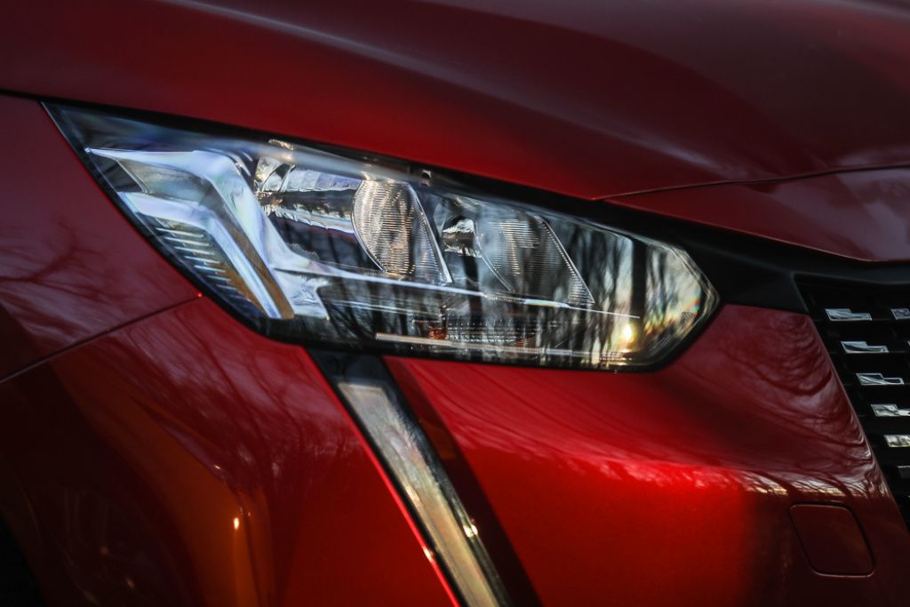 Peugeot 208 - Imagine 11