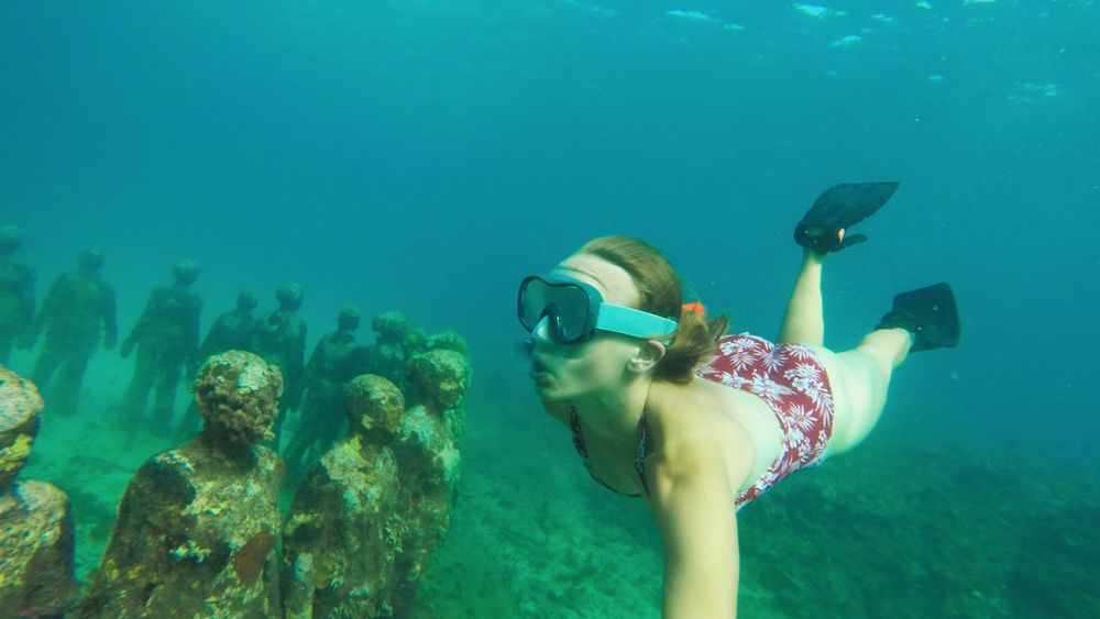 Cum arată prima galerie de artă subacvatică din lume. Și România ar putea avea una în curând