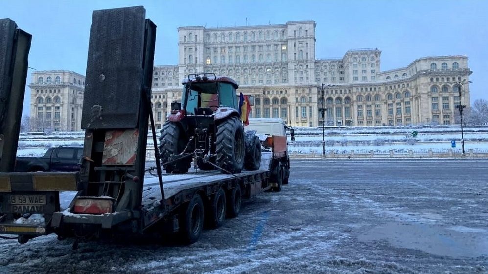 Protest fermieri și transportatori: Un singur tractor venit până acum în Piața Constituției