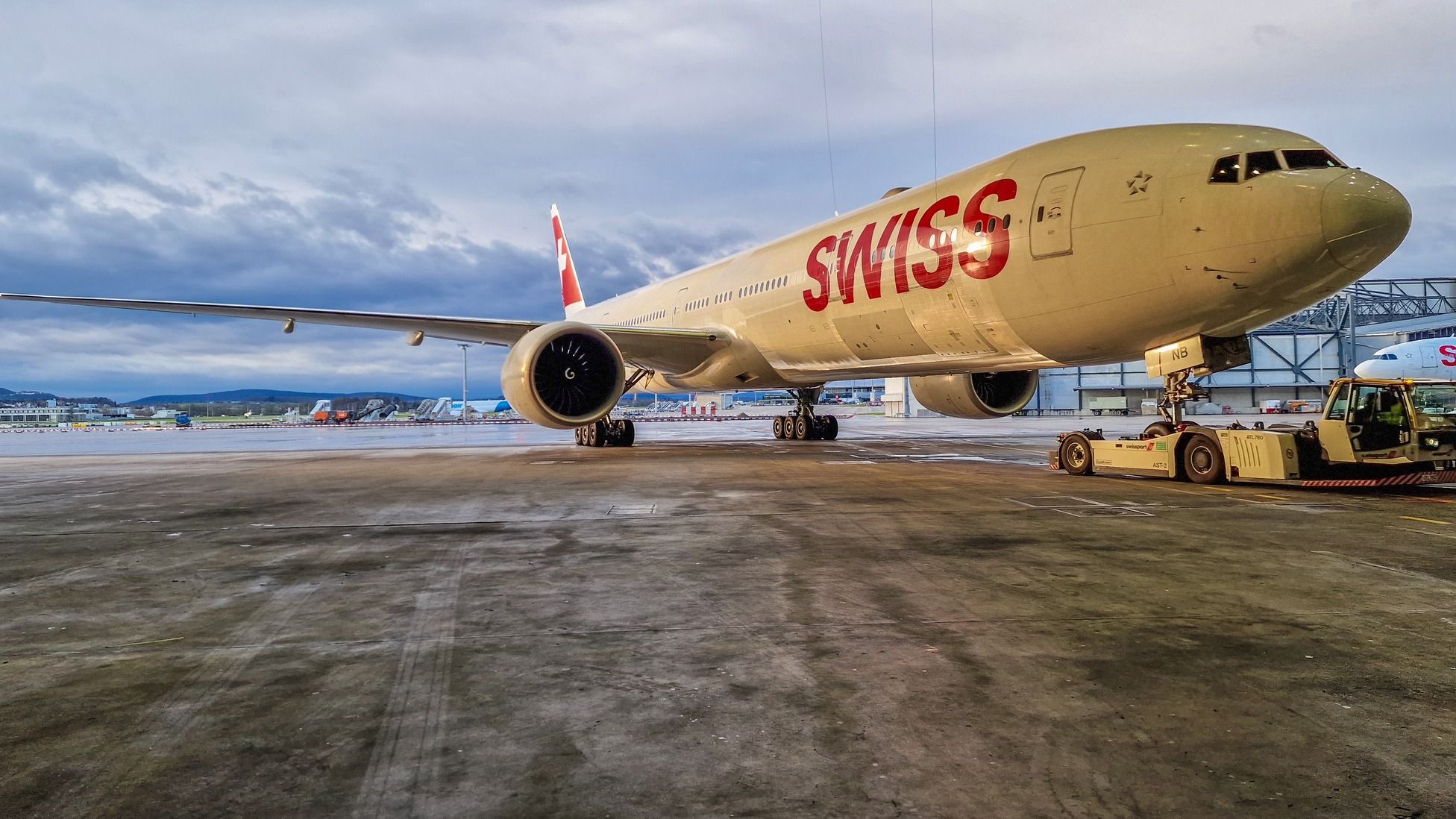 O vacanță cu bucluc: Un avion elvețian a aterizat în Spania fără niciun bagaj de cală