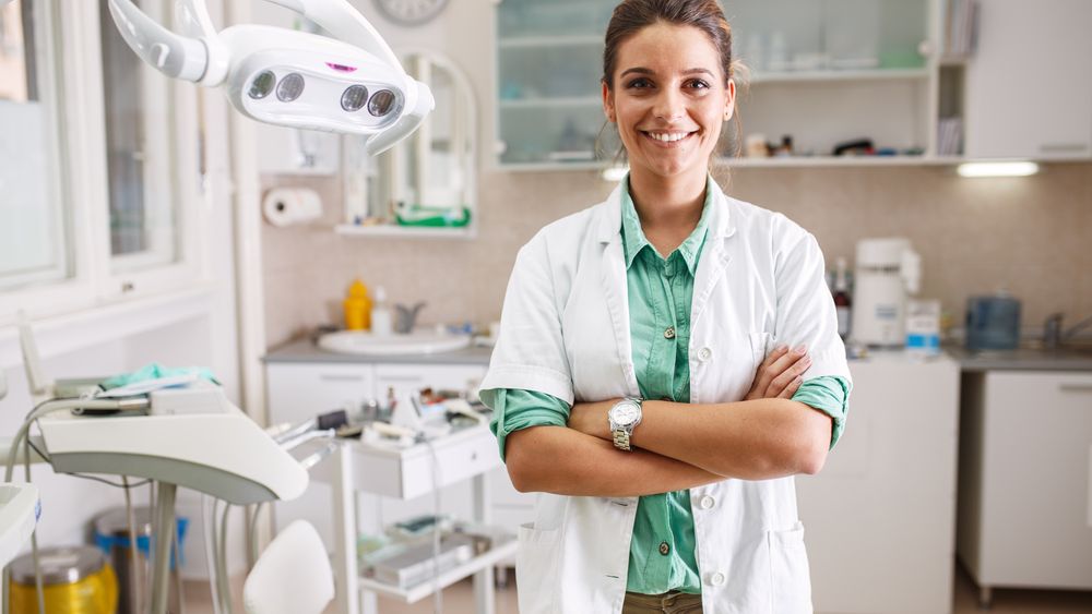 Asociatia Dental Office Managers ofera burse pentru medici dentisti in valoare de 20.000 euro