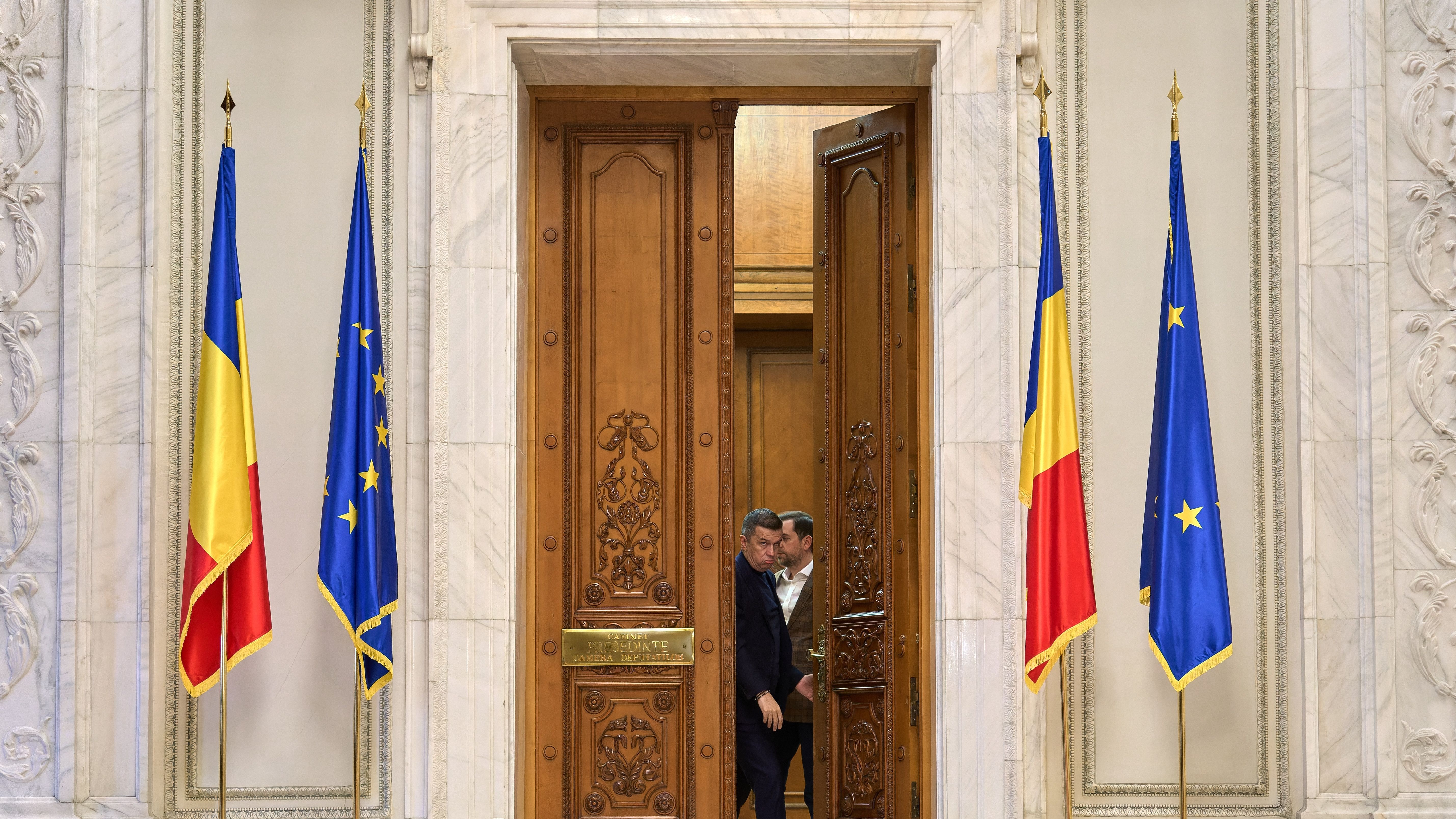 S-a aprins fitilul în politică: Cei șapte miniștri PSD și-au dat demisia