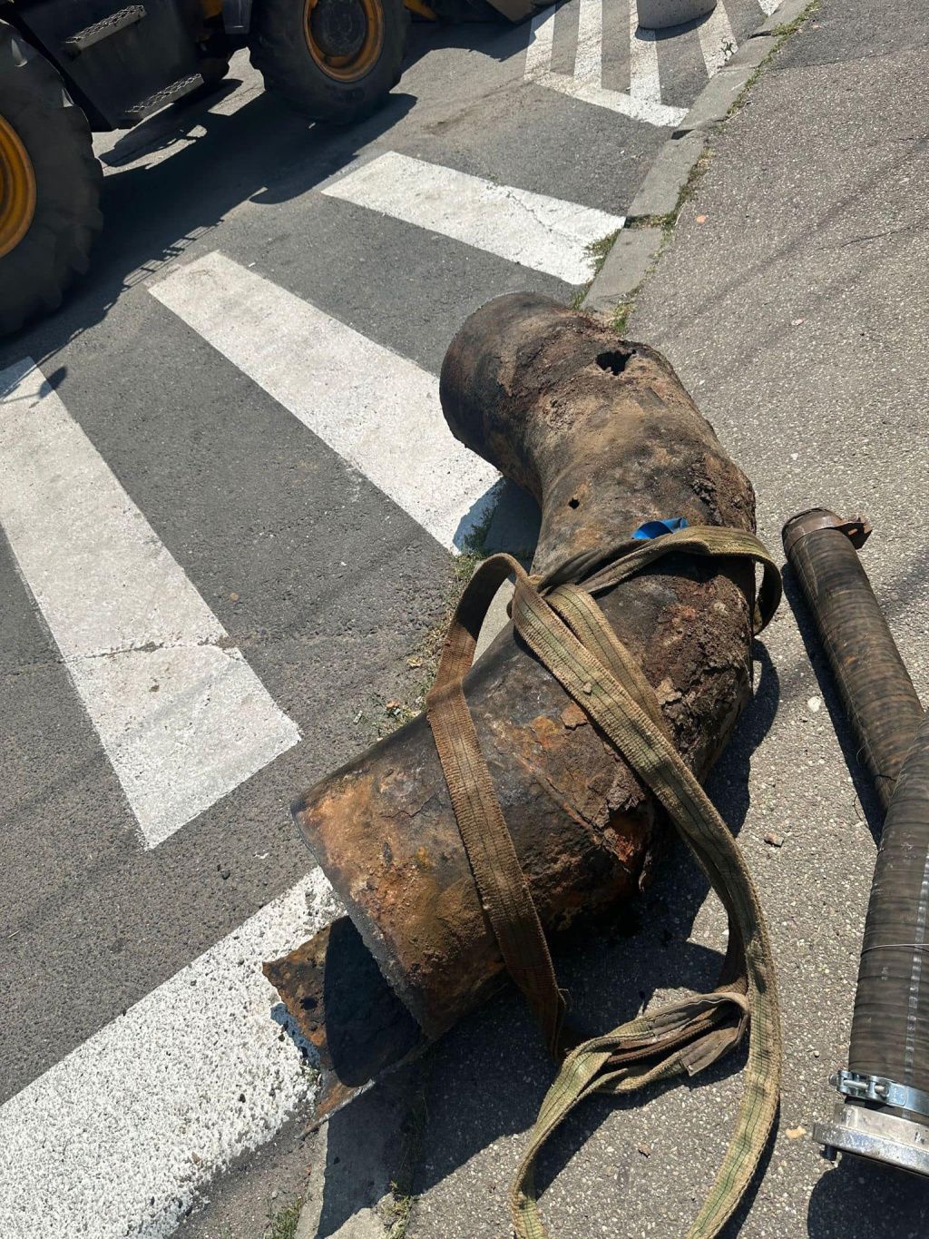 [GALERIE FOTO] Cum arată conductele vechi din cauza cărora bucureștenii nu au apă caldă. Unele - Imagine 2