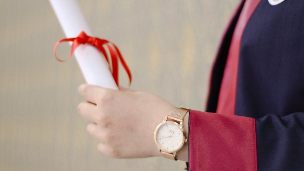 Diplomele românești spun adio notelor. Ministrul Educației propune niveluri europene de calificare