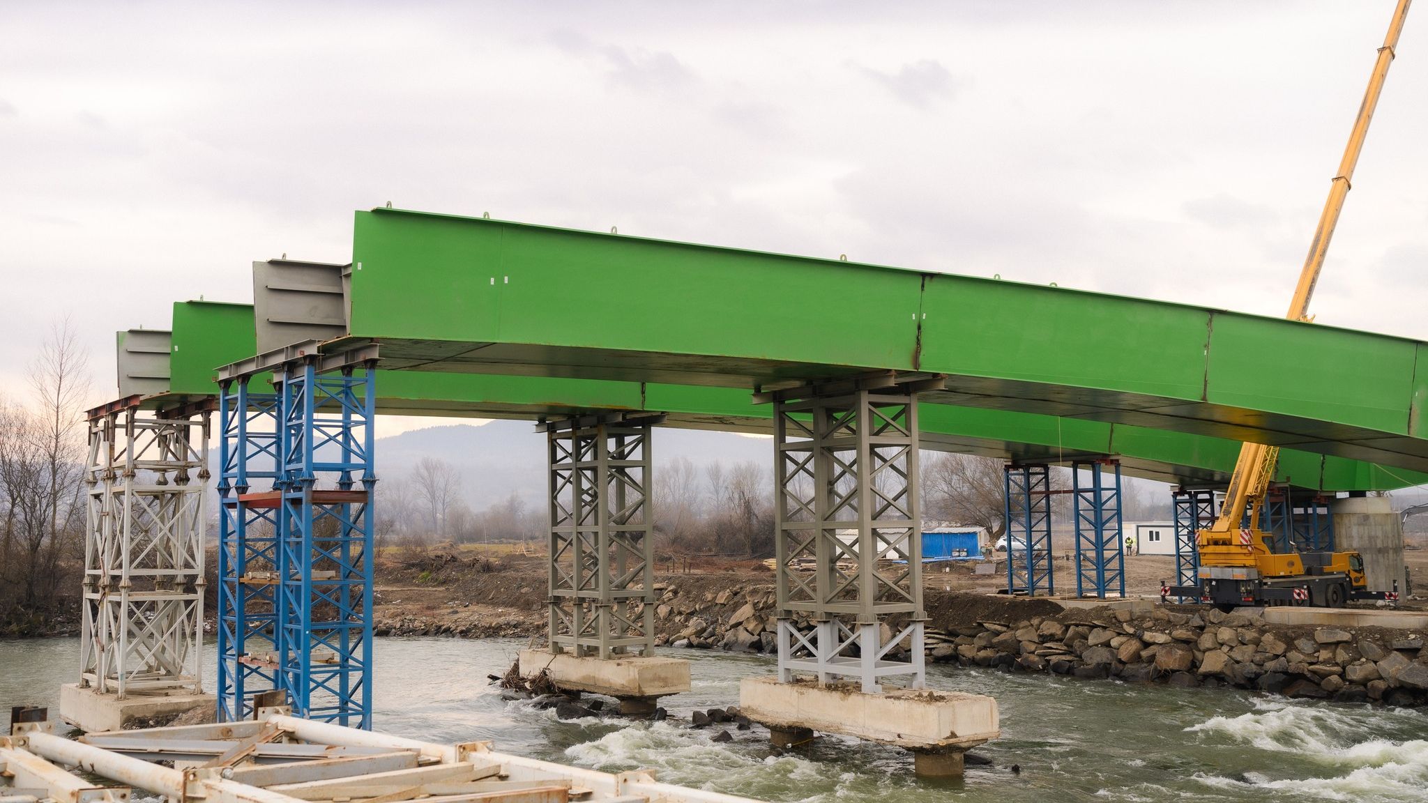 Podul care leagă România de Ucraina, peste Tisa, este gata în proporție de 50%