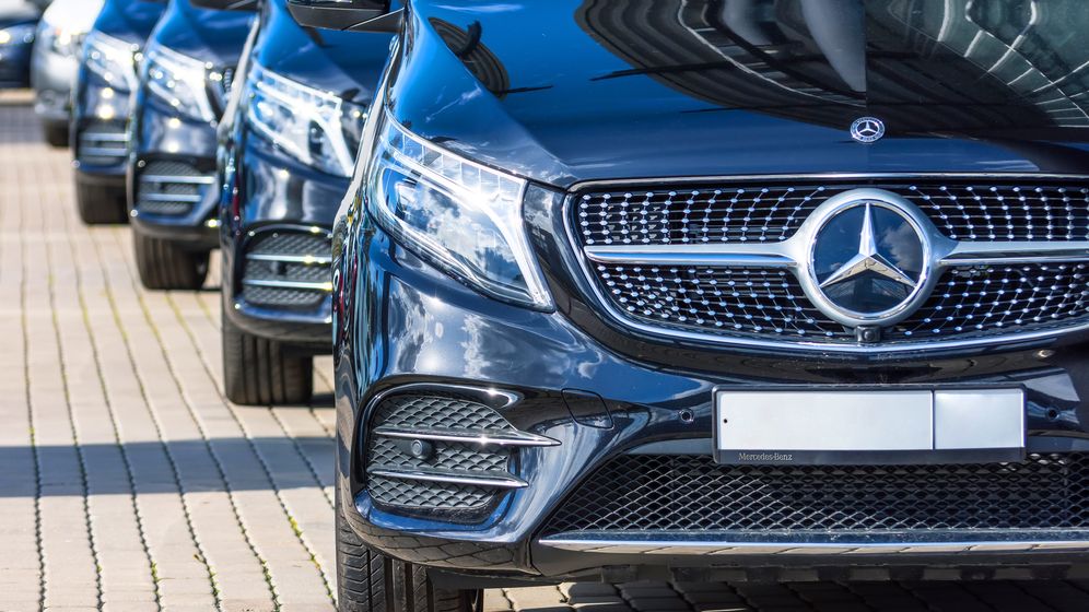 Mercedes-Benz a pierdut primul loc mondial ca producător de mașini de lux. Cine i-a luat locul