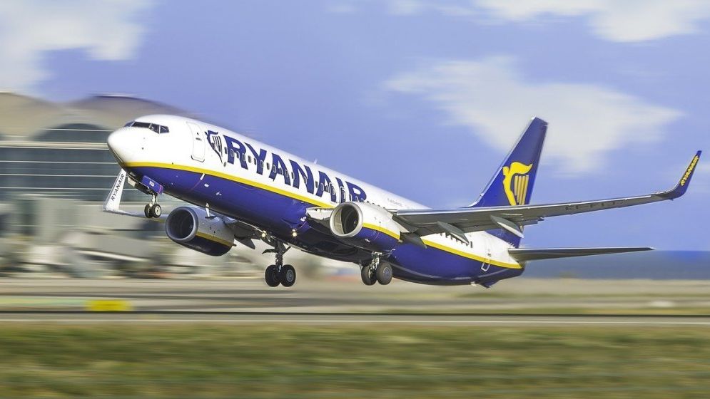 Amendă de 255 milioane de euro pentru Ryanair. De ce este acuzat operatorul aerian low-cost