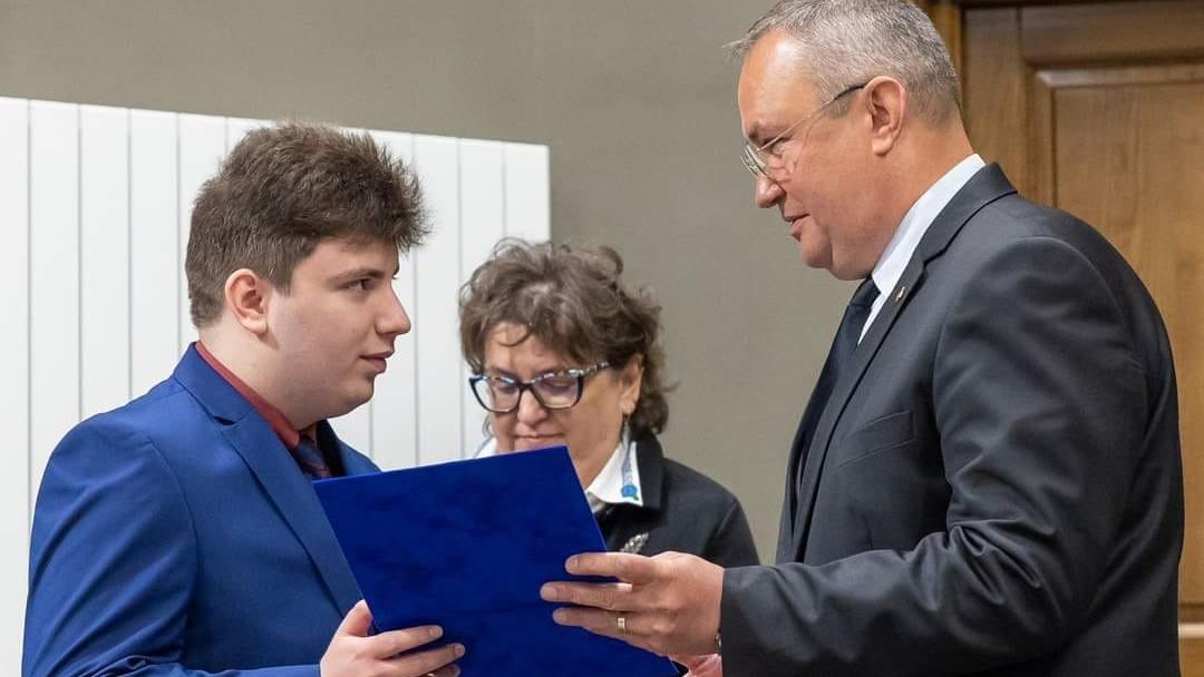 Ciucă către olimpici: să vă gândiţi de unde aţi plecat și să vă întoarceţi în România