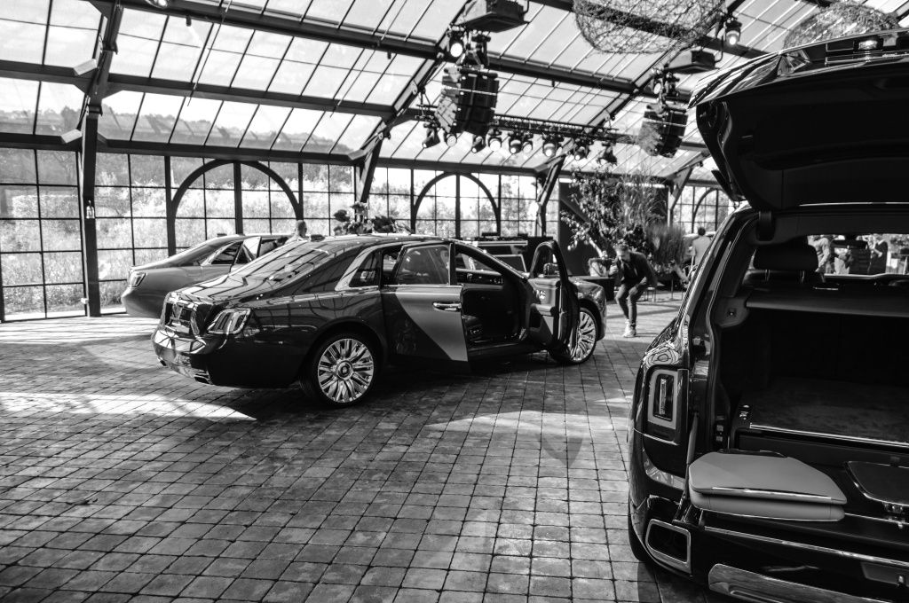 GALERIE FOTO | Rolls-Royce aduce mai multe premiere europene importante la București - Imagine 12