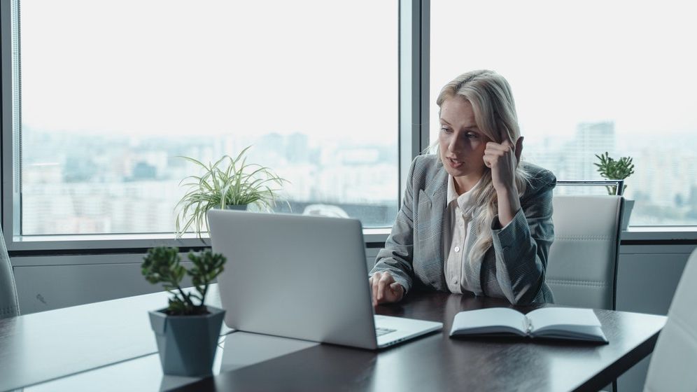 Studiu: Stresul a devenit al doilea „job” pentru femei. Se simte epuizarea și la locul de muncă și acasă