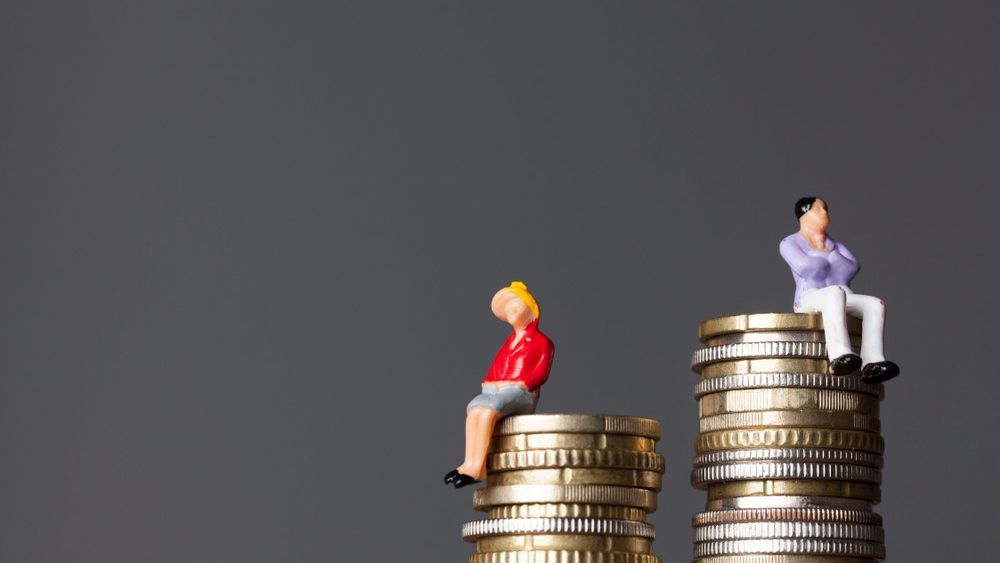 Salariul mediu net din Romania a scazut la 3.044 lei. Cel mai mult de castiga in IT, cel mai putin in confectii