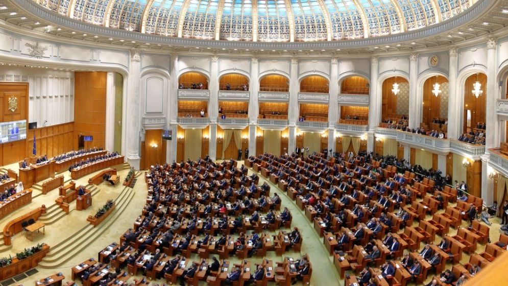 Senatul a adoptat, tacit, reducerea numărului de parlamentari la 300