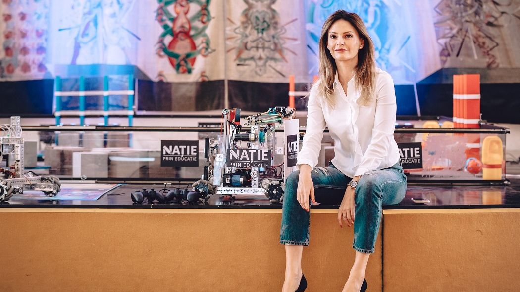 O fosta prezentatoare de stiri face educatie in locul Ministerului: povestea Natie Prin Educatie si a competitiei de robotica