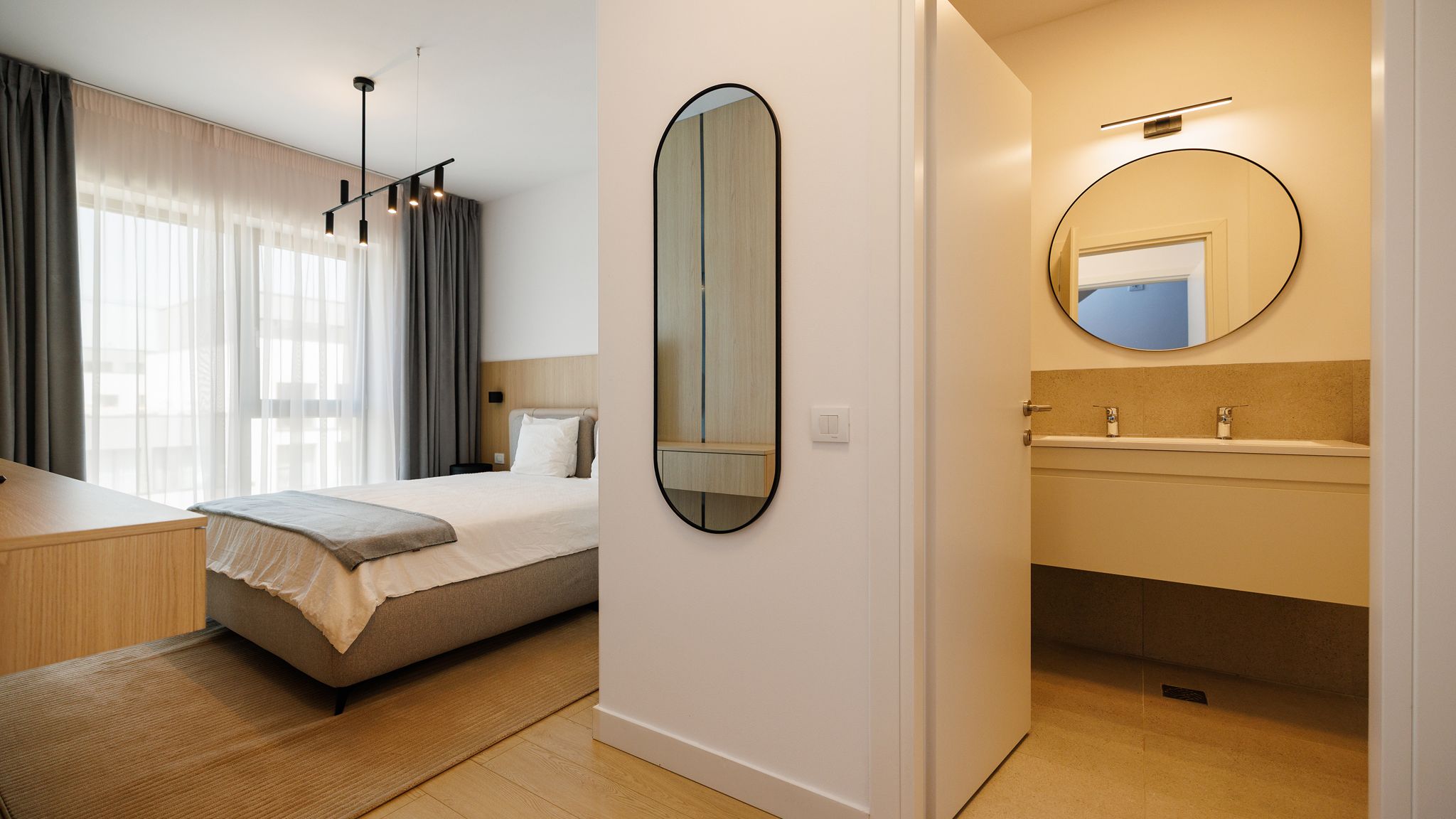 GALERIE FOTO | Cum arată și ce primești într-un duplex de 260.000 de euro din centrul Iașiului