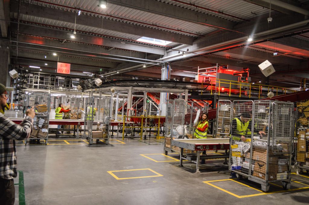 GALERIE FOTO | Cum arată cel mai mare centru logistic al Sameday - Imagine 1