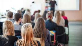 Studenții cer adoptarea urgentă a proiectului de lege care interzice majorarea taxelor universitare