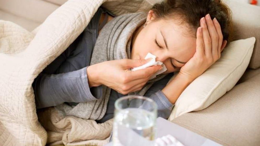 Nouă din zece pacienţi vindecaţi de COVID-19 se confruntă cu efecte secundare
