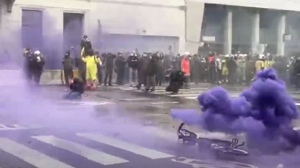 Proteste violente la Bruxelles, împotriva restricțiilor. Poliția intervine cu gaze lacrimogene și tunuri cu apă