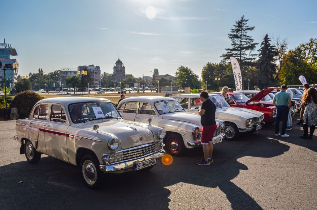 GALERIE FOTO | Mașinile comunismului au făcut baie de mulțime la Operă - Imagine 20