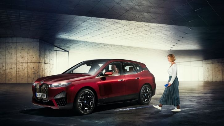 BMW anunţă funcţia BMW Digital Key Plus, care vine odată cu BMW iX