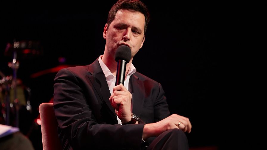 Volker Raffel, E.ON: Piața trebuie pregătită pentru renunțarea la plafonare și la MACEE. E ca la suc, agiți sticla înainte să o deschizi, nu după